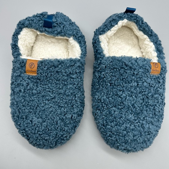 EverFoams Women's Shearling Memory Foam Full Slippers - Picture 2 of 6